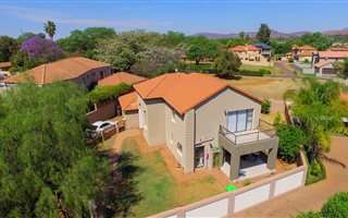 5 Bedroom House in Melodie