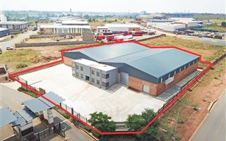 2400 m² Industrial space in Clayville