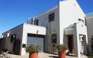 4 Bedroom Townhouse in Oudtshoorn