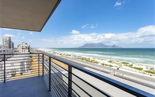 3 Bedroom Apartment in Bloubergrant