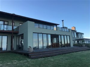 4 Bed House in Oubaai and surrounds