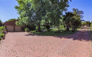 6 Bedroom House in Knopjeslaagte