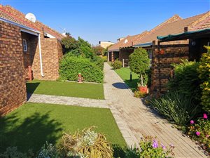 2 Bed Townhouse in Groenkloof