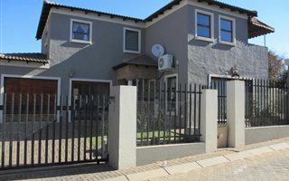 3 Bedroom Townhouse in Jordaan park