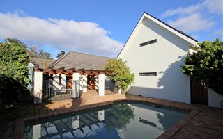 5 Bedroom House in Bergvliet