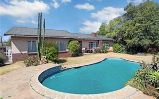 3 Bedroom House in Rowhill