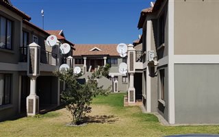 2 Bedroom Townhouse in Helderwyk Estate