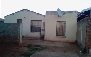 2 Bedroom House in Chiawelo