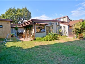 3 Bed House in Fontainebleau
