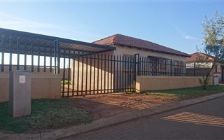 3 Bedroom House in Erasmus