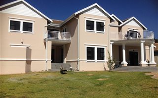 5 Bedroom House in Woodlands Estate