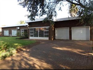 4 Bed House in Golf Park