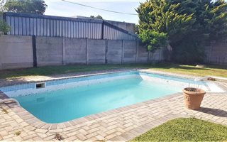 4 Bedroom House in Weybridge Park