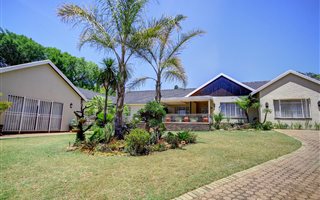 6 Bedroom House in Ferndale