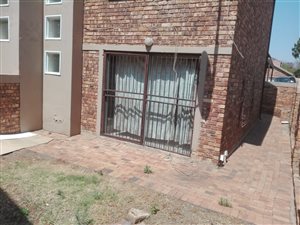 2 Bed Townhouse in Heuwelsig Estate