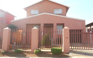 3 Bedroom House in Coronationville