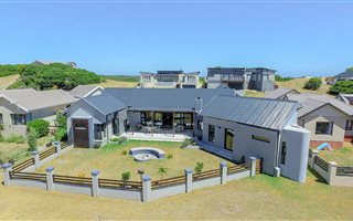 3 Bedroom House in Sardinia Bay