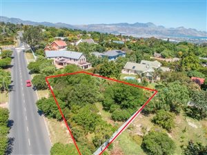 900 m² Land available in Helena Heights