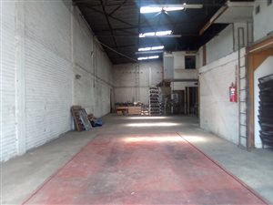596 m² Commercial space in Delville