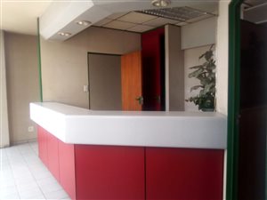 596 m² Commercial space in Delville