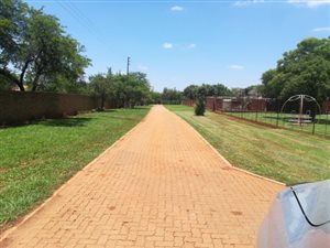 1 ha Farm in Kameeldrift East