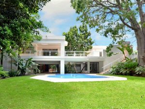 6 Bed House in Sandhurst