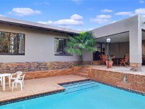 4 Bed House in Hurlingham Manor