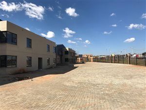 632 m² Industrial space in Clayville
