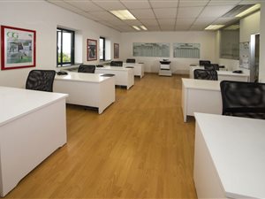 108 m² Commercial space in Pineslopes
