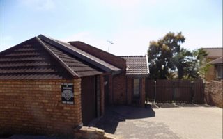 3 Bedroom Townhouse in Die Heuwel