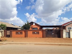 3 Bed House in Lakeside