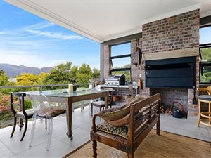 5 Bedroom House in Paarl Central West