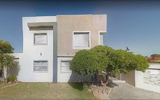4 Bedroom House in Lotus River