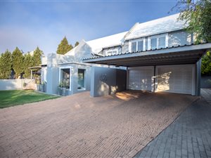 4 Bed House in Silver Lakes Golf Estate