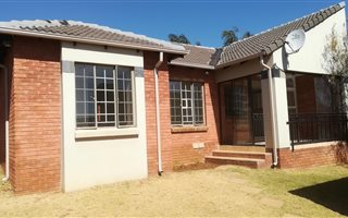 3 Bedroom Simplex in Mooikloof Ridge
