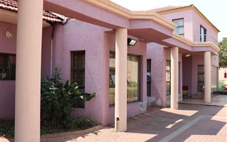 3 Bedroom House in Robertsham