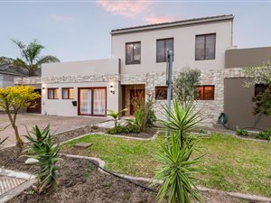 6 Bed House in Durbanville