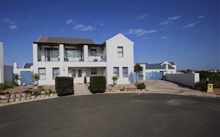 4 Bedroom House in Langebaan