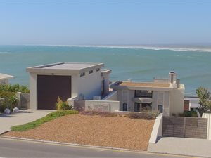 5 Bed House in Yzerfontein