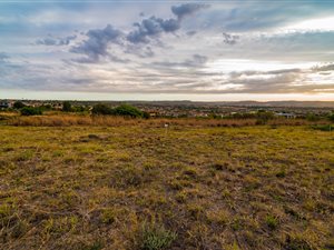842 m² Land available in Eagle Canyon Golf Estate
