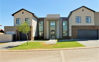 5 Bedroom House in Copperleaf