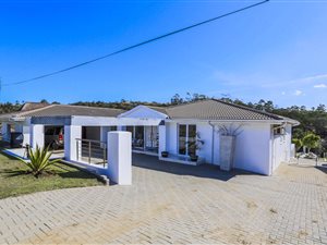 4 Bed House in East London Coast