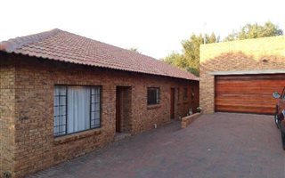 3 Bedroom Townhouse in Ifafi