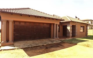 4 Bedroom House in Cultura Park