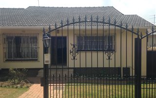 4 Bedroom House in Linmeyer