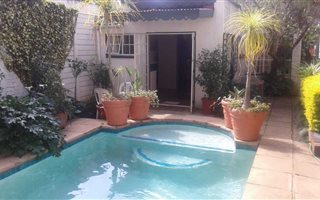 1 Bedroom Garden Cottage in Kensington
