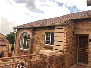 2 Bed Apartment in Mooikloof Ridge
