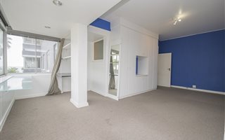 0.5 Bedroom Apartment in Three Anchor Bay