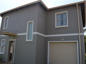4 Bed House in Lotus Gardens