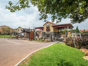 2 Bed Apartment in Ruimsig